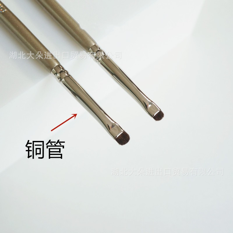 Serie de oro tamaño pequeño ángulo oblicuo sombra de ojos cepillo acostado gusano de seda línea de prensado cepillo de humo cepillo de maquillaje herramienta novato