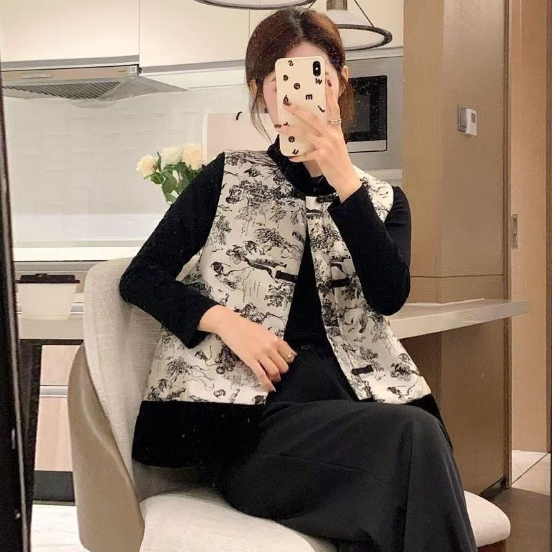 新中式轻国风国潮时尚盘扣短款马甲女2025春秋新款设计感立领坎肩