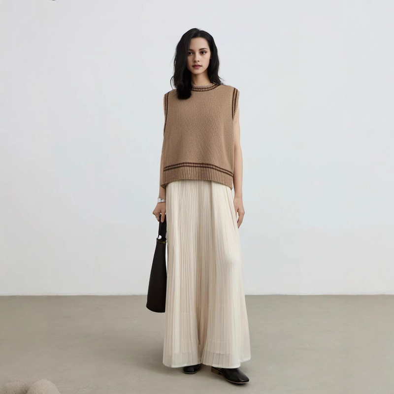 Warm, Comfortable, Youthful, Energetic, Fashionable and Versatile Sweater Vest, Sleeveless, Temperament, Commuting, Close-Fitting and Soft