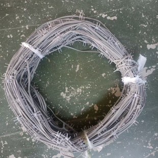 Simulated barbed wire special barbed wire barbed wire one row of two rows of piles snake belly type simulated iron 100 meters simulated barbed wire