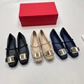 2025 夏の新スクエアトゥメタルバックルボウバレエシューズ女性の断面ファッション多用途メリージェーンフラットシューズ
