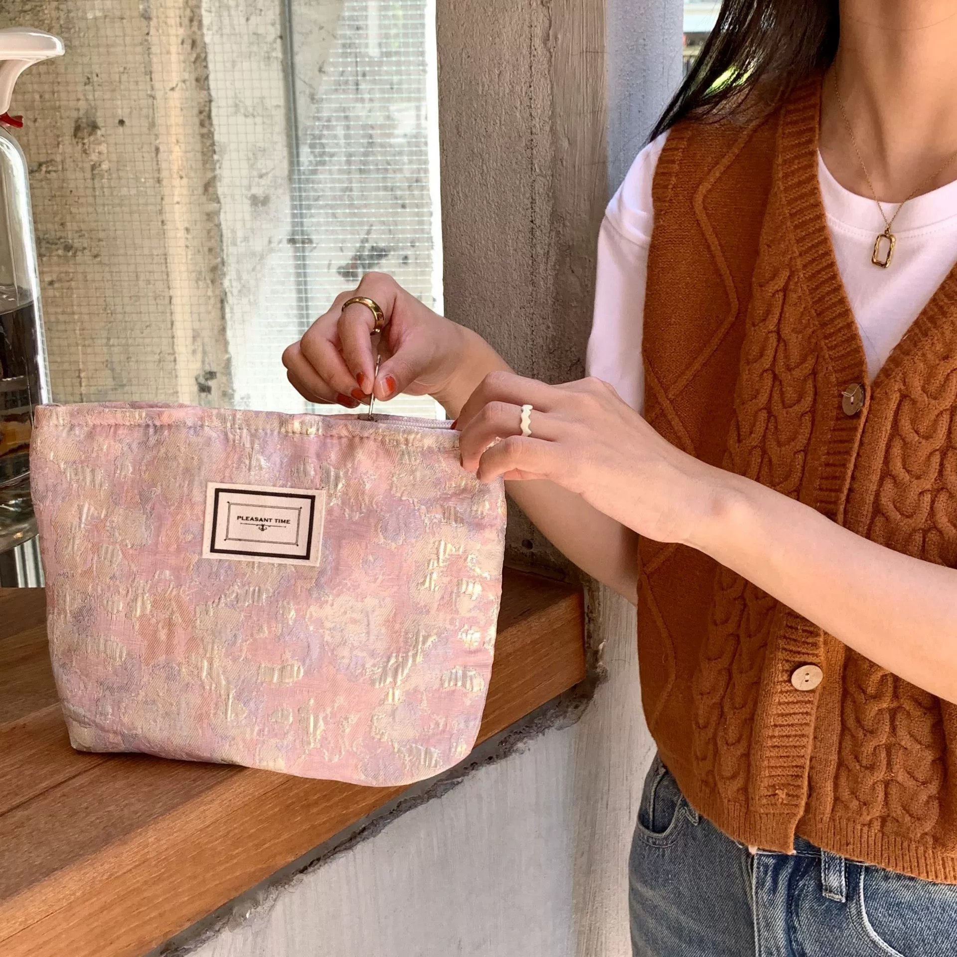 Retro capacious cosmetic bag, storage system, pencil case, brocade