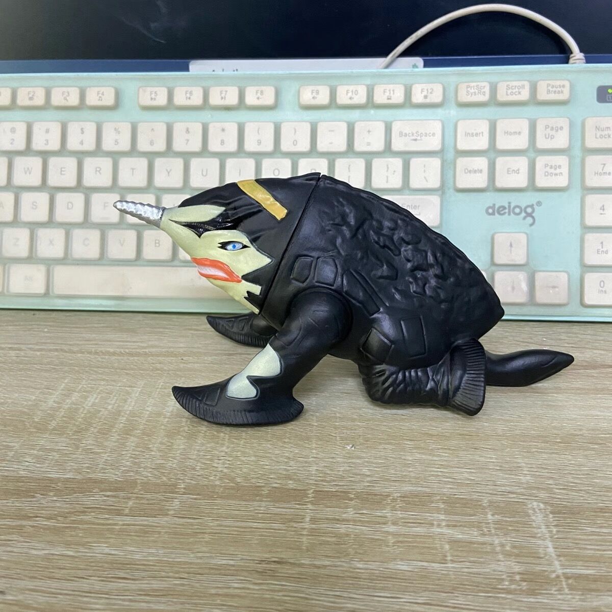 大型モンスタービニールソフトラバーウルトラマンモンスターおもちゃ男の子子供のおもちゃ夜市景勝地露店モンスター