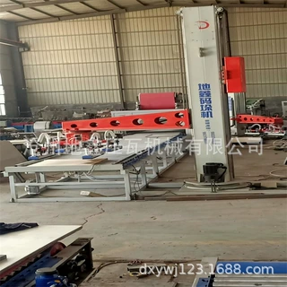 定制金属雕花板码垛机吸盘式码垛机沧州地鑫压瓦机