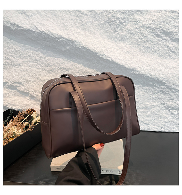 Koreli tarzı büyük kapasiteli tek omuz çantası kadın 2025 sonbahar yeni modeli retro koltuk altı çantası şık minimalist tote çanta