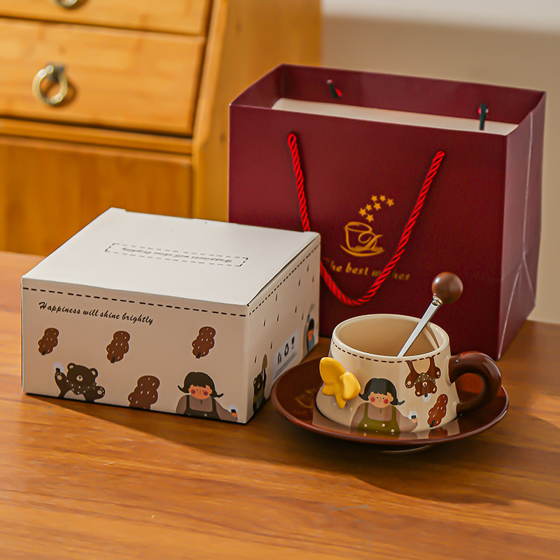 Tazas de café muy bonitas retro relieve mariposa taza de latte taza de café conjunto de platos para las chicas regalos