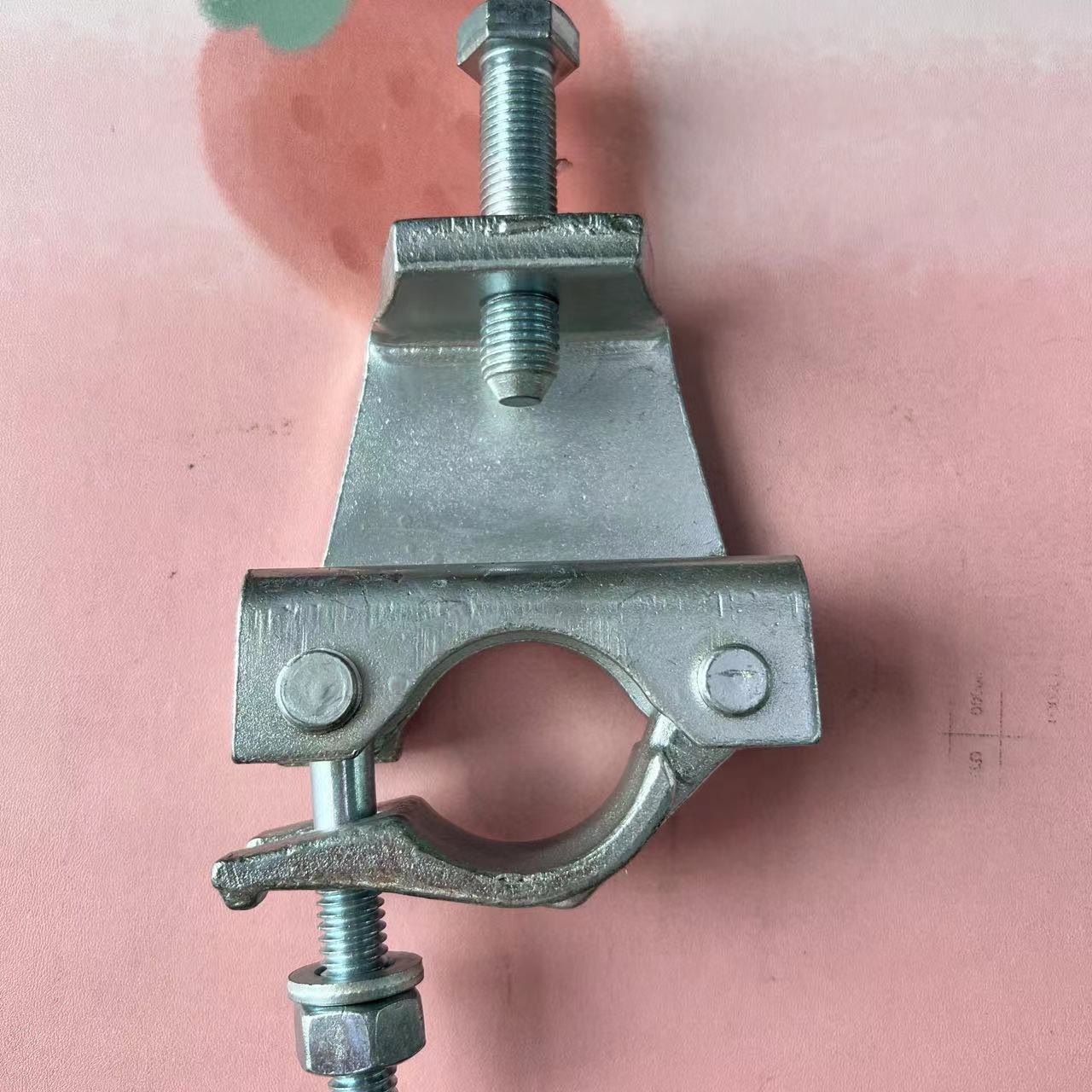 源头厂家梯形扣件悬梁扣件镀锌扣件出口建筑工程配件悬梁钢管扣件