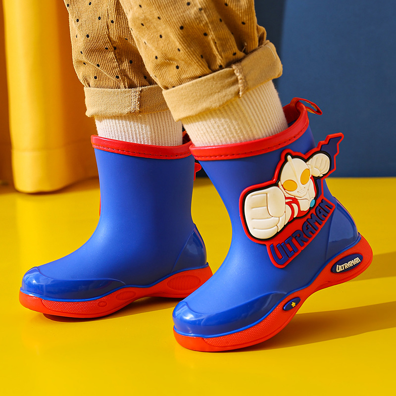 Productos genuinos Ultraman Botas de lluvia para niños Botas de lluvia antideslizantes impermeables con forro polar jardín de infantes Bebé Zapatos de agua ligeros zapatos de goma