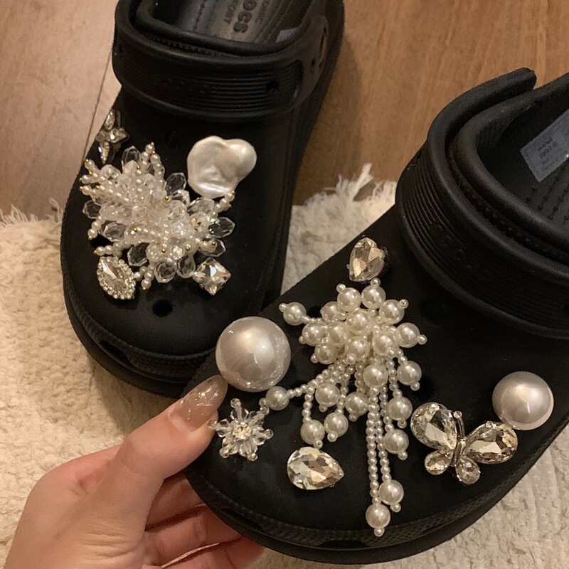 Pearl Waterfall Clog Shoe Charms, High-Quality Chanel-Style DIY Shoe Accessories, Detachable Garden Shoe Buckles for Summer Pearl Waterfall Clog Shoe Charms, High-Quality Chanel-Style DIY Shoe Accessories, Detachable Garden Shoe Buckles for Summer