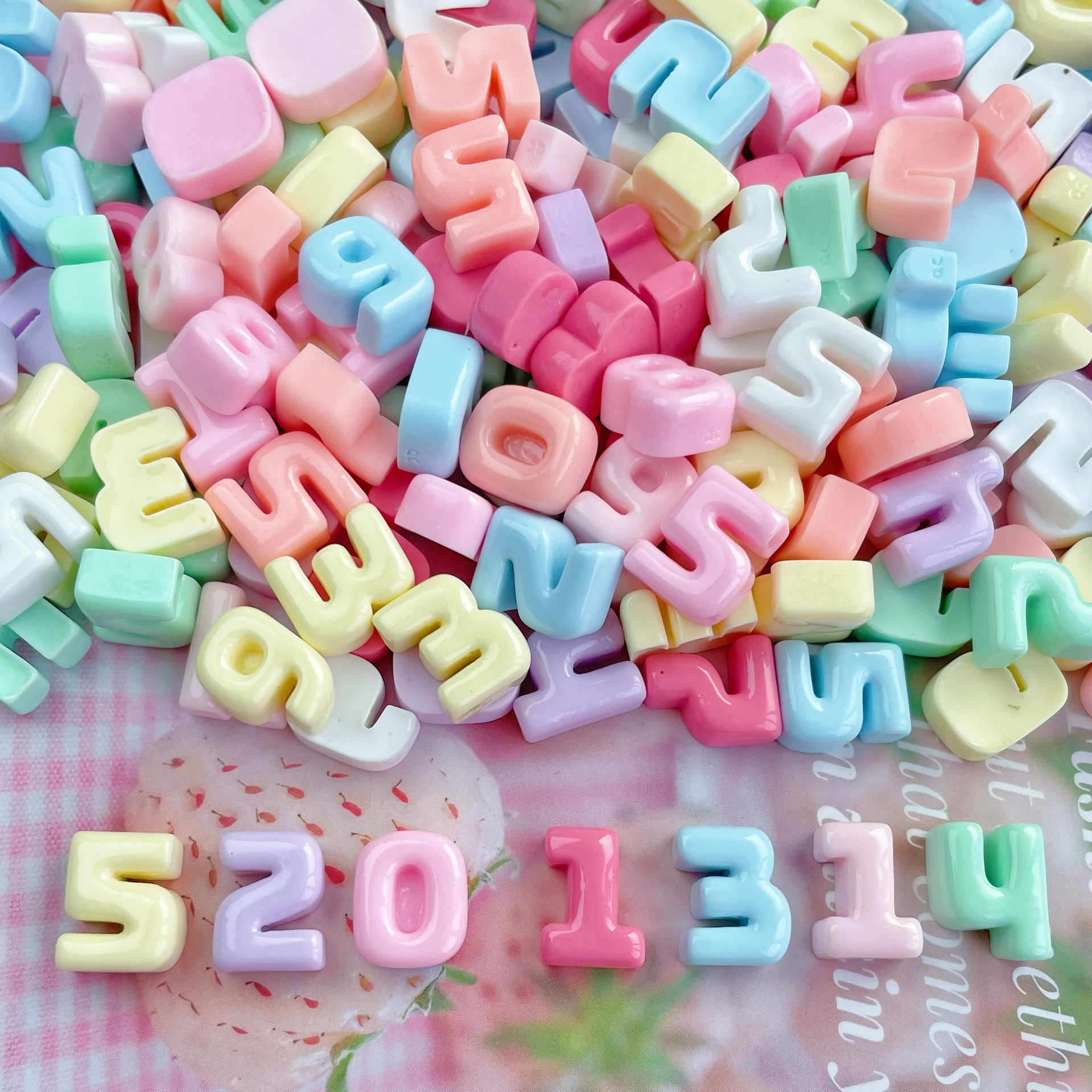 Tamaño pequeño brillante accesorios de resina digital 123 decoración digital mini crema pegamento caja del teléfono letras versátiles