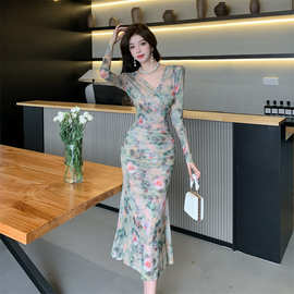 韩版气质女人味V领显瘦包身修身百搭鱼尾连衣裙批发生产小单快返