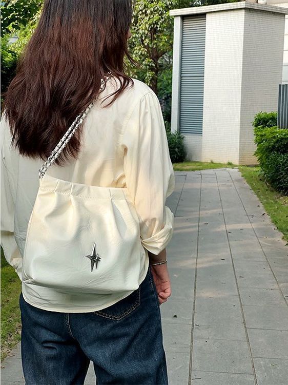 Borsa a tracolla grande capacità piegata argento Sanfu Wandering da donna 2023 Sweet and Spicy Street Light Y2K_voghion.com