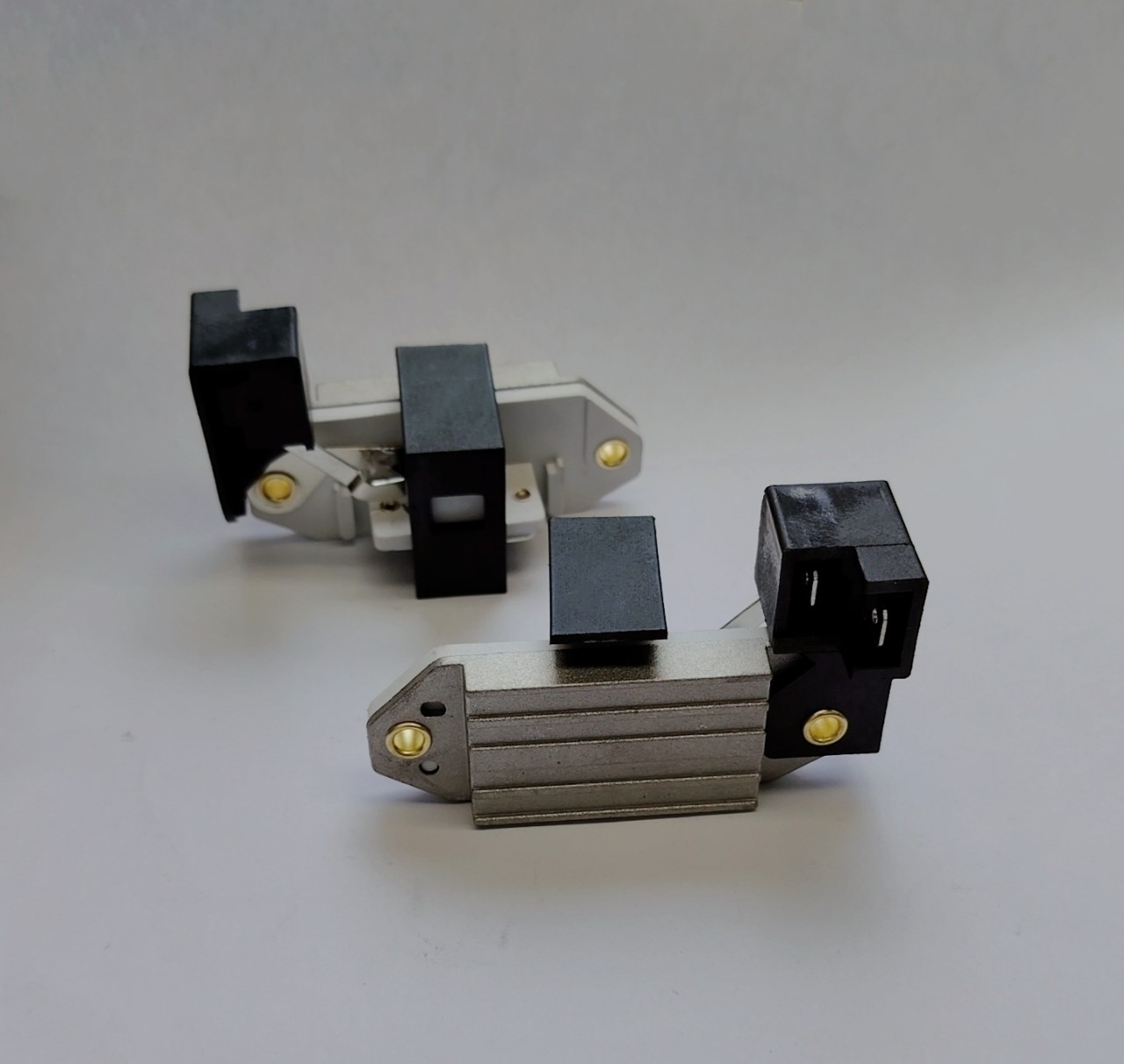 Ix110-12V/Ix111-24V Model Electronic Regulator Car Electronic Regulator