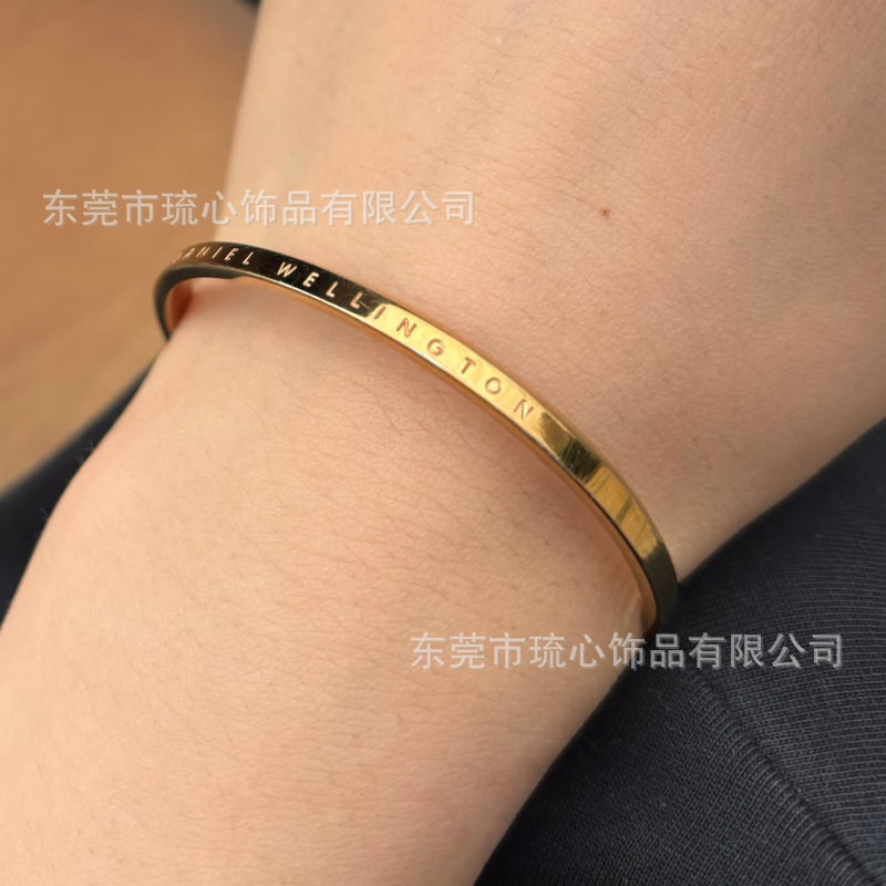 Dw Bracelet for Men and Women, Classic Style, Versatile, Trendy, Simple, Light Luxury, Fashionable Open Bracelet, Titanium Steel Gold-Plated Dw Bracelet for Men and Women, Classic Style, Versatile, Trendy, Simple, Light Luxury, Fashionable Open Bracelet, Titanium Steel Gold-Plated