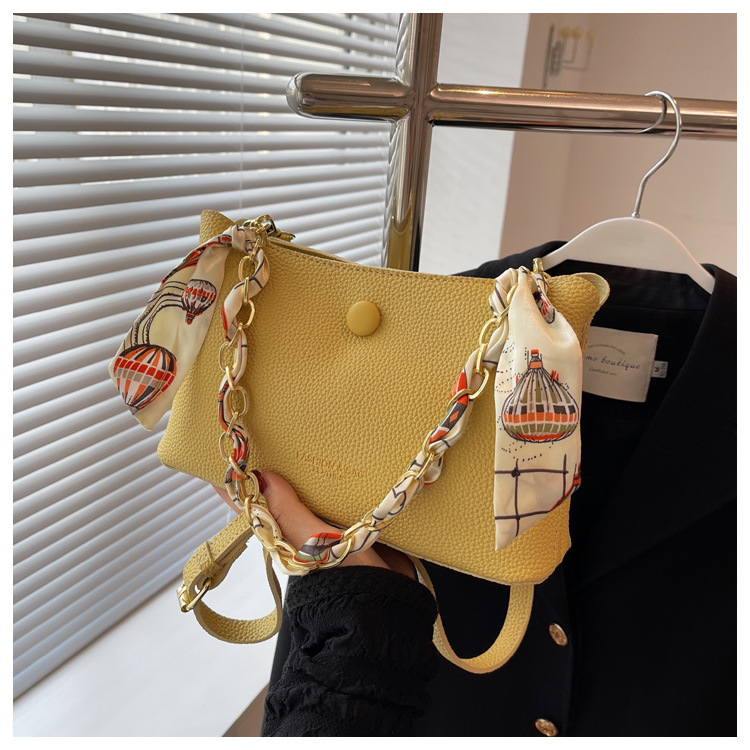 Solid Color Fashion Shopping Artificial Leather Chain Magnetic Snap Square Black White Yellow Shoulder Bags display picture 3