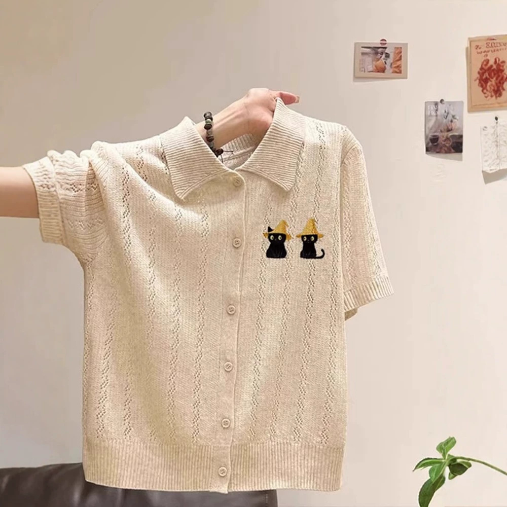 Áo polo nữ tay ngắn cổ bẻ thêu họa tiết form rộng — Màu yến mạch chi tiết 1