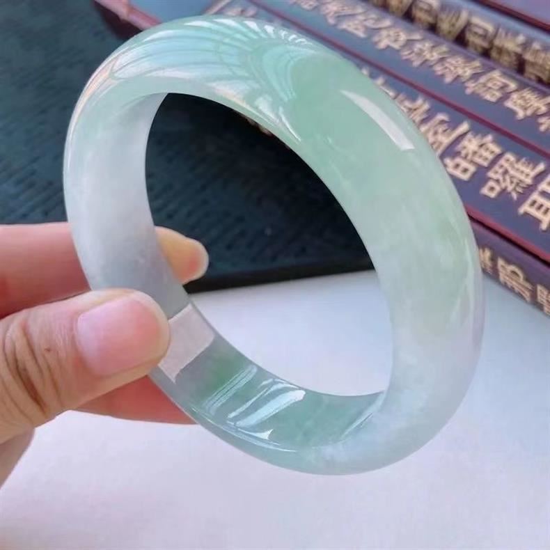 Vòng tay ngọc Miến Điện cao cấp, chất băng, màu xanh nhạt phong thủy, ngọc thật — Đường kính trong 64mm, Đường kính trong 52mm, Đường kính trong 63mm, Đường kính trong 53mm chi tiết 1