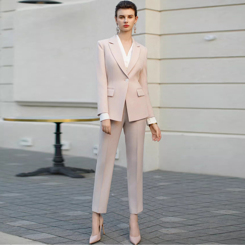 AD new business wear temperament goddess style formal wear suit women's suit Pink News host photogenic clothing AD new business wear temperament goddess style formal wear suit women's suit Pink News host photogenic clothing