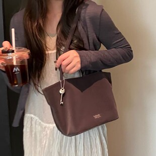 hobo�ǹ�ɫ�p�����������e����μ�ˮͰ���r�аٴ㼑��L���ذ�