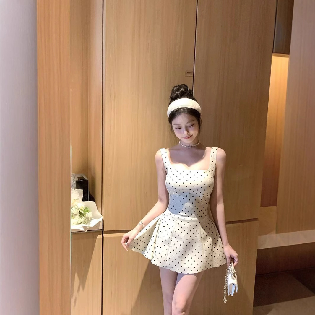 新款法式波点方领吊带连衣裙女a字裙纯欲夏季蓬蓬裙跨境批发短裙