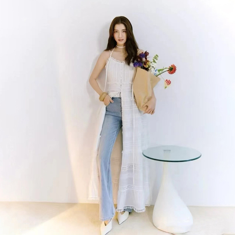 Wu Qianyu ~ French 2025 Summer Elegant Sling Multi-layer Lace Stitching Single-breasted Elegant Dress 25299