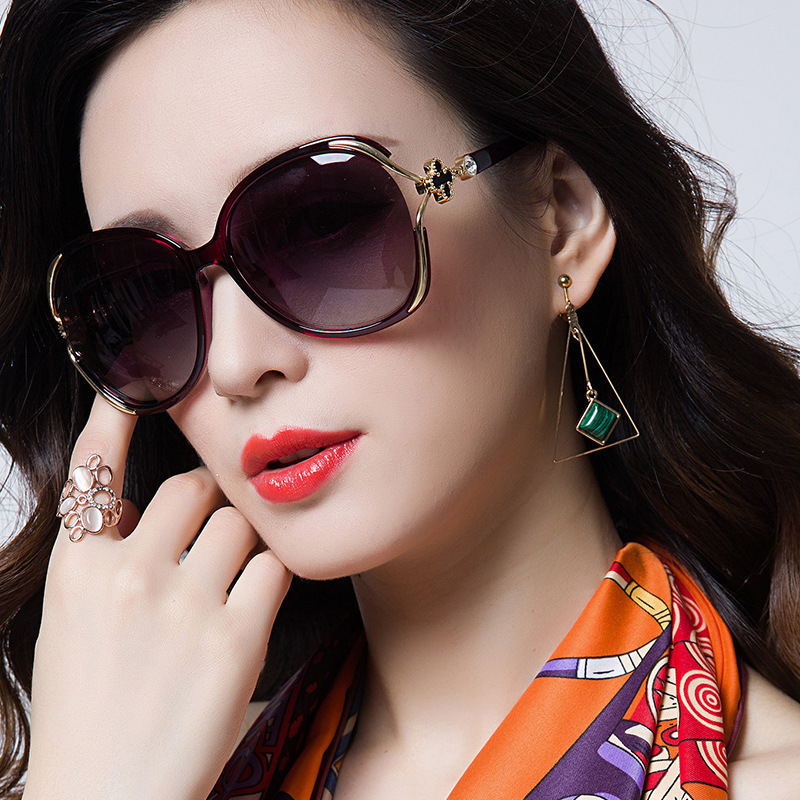 2024 Large Frame Sunglasses Wholesale Street Photography Glasses Women's Personalized Hollow Four-Leaf Clover Sunglasses Spot Source Trend