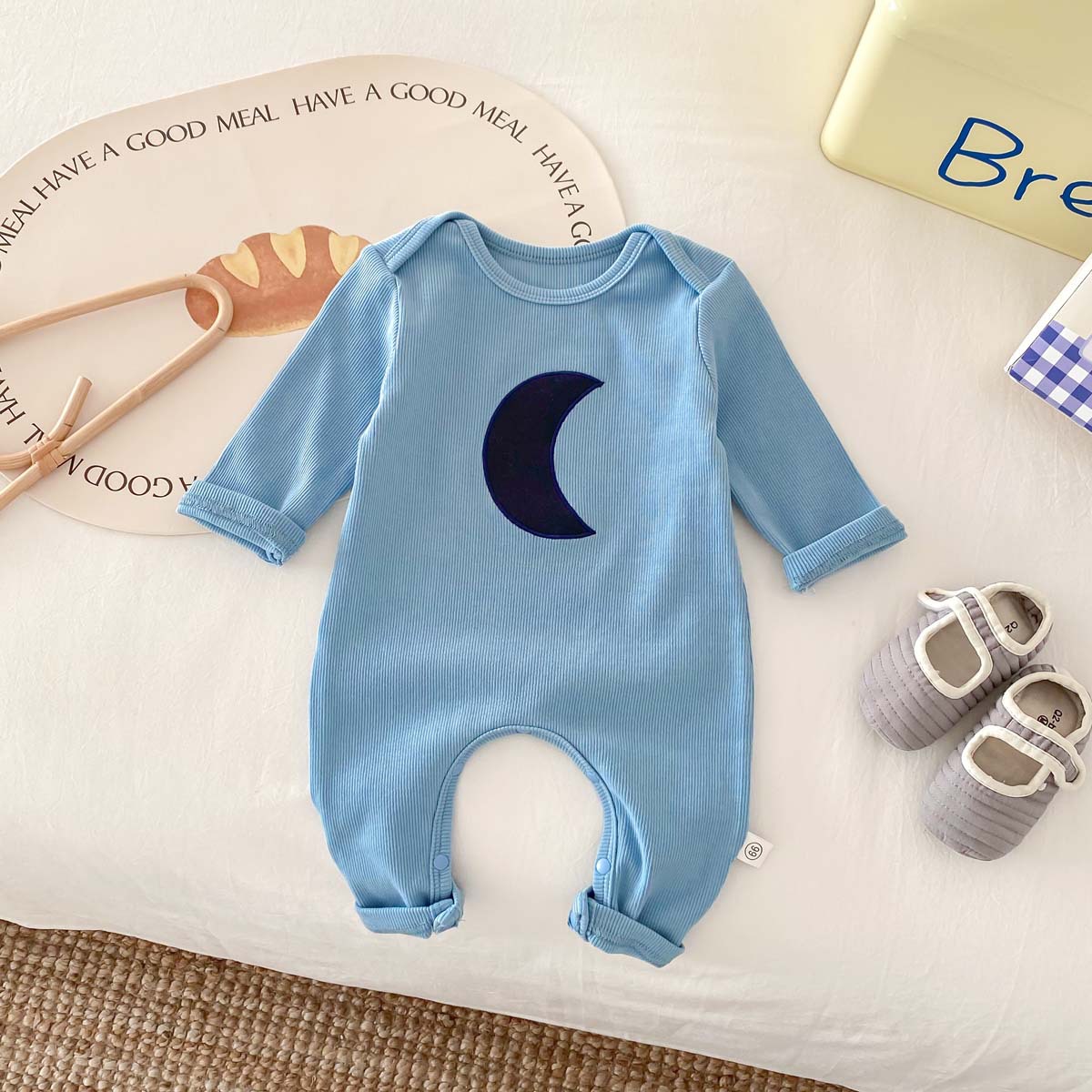 Estilo coreano primavera y otoño bebé de manga larga mono hombres y mujeres bebé largo lindo Luna casual mono