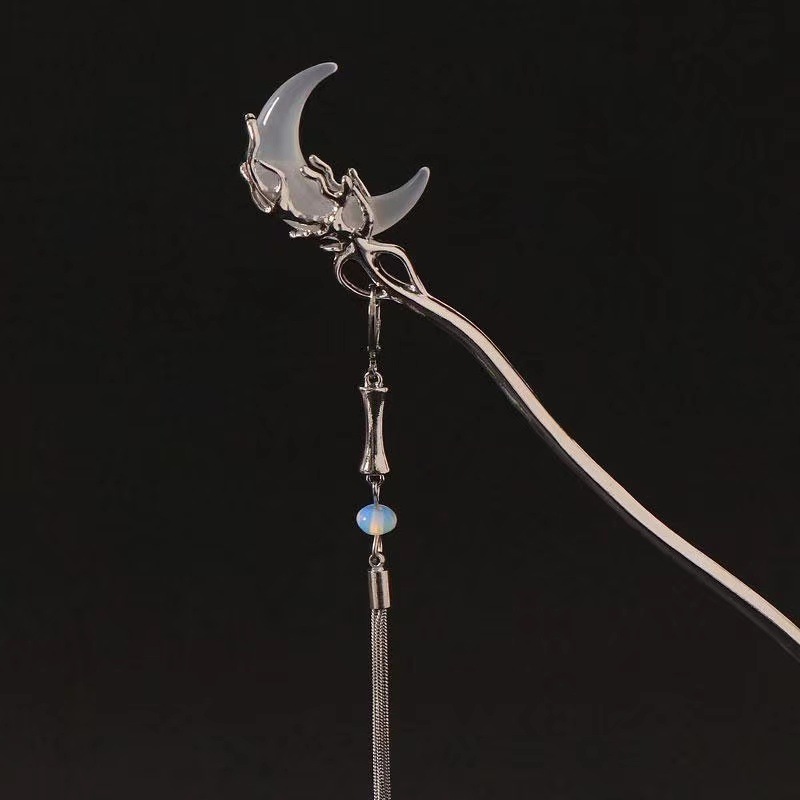 Chinese hairpin with tassels