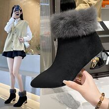 2026�����¿���Ʒ���|���^���ӽqëëЬ�r�аٴ�q��С��ѥ��ɫ