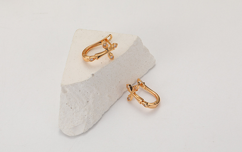 Simple 18k Oro Cooper Zircon Cruz Pendientes display picture 1