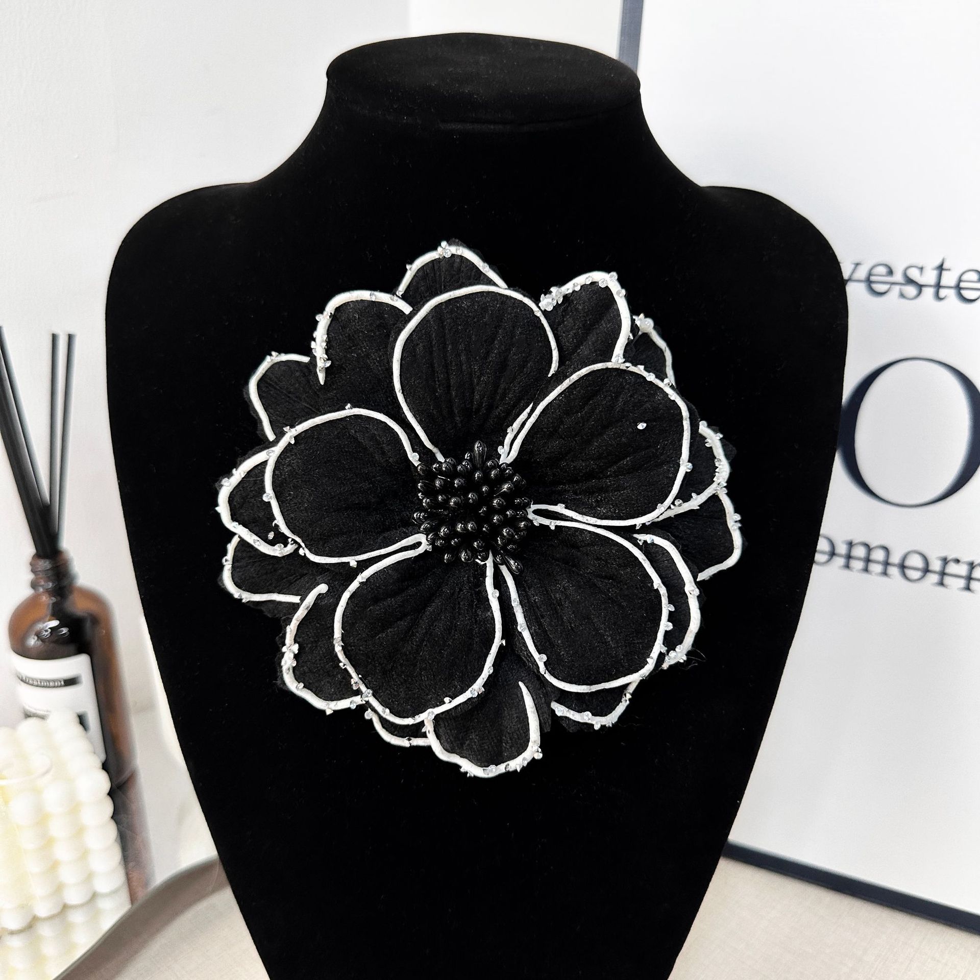Accesorios para el cabello de malla con flores 3D exquisitos, disponibles en tres colores, de Guangzhou, dulces y versátiles, para decorar el cabello, zapatos, sombreros y bolsos.