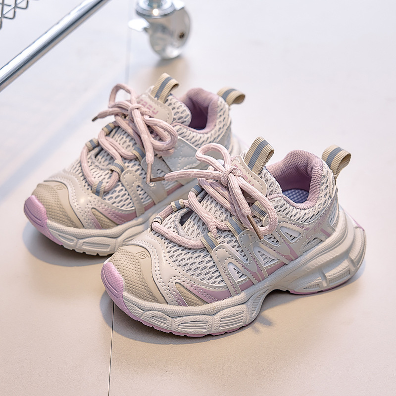 Modas coreanas de moda versátiles ventiladas zapatos deportivos de malla para niños otoño 2025 zapatos de papá para niños y niñas al por mayor