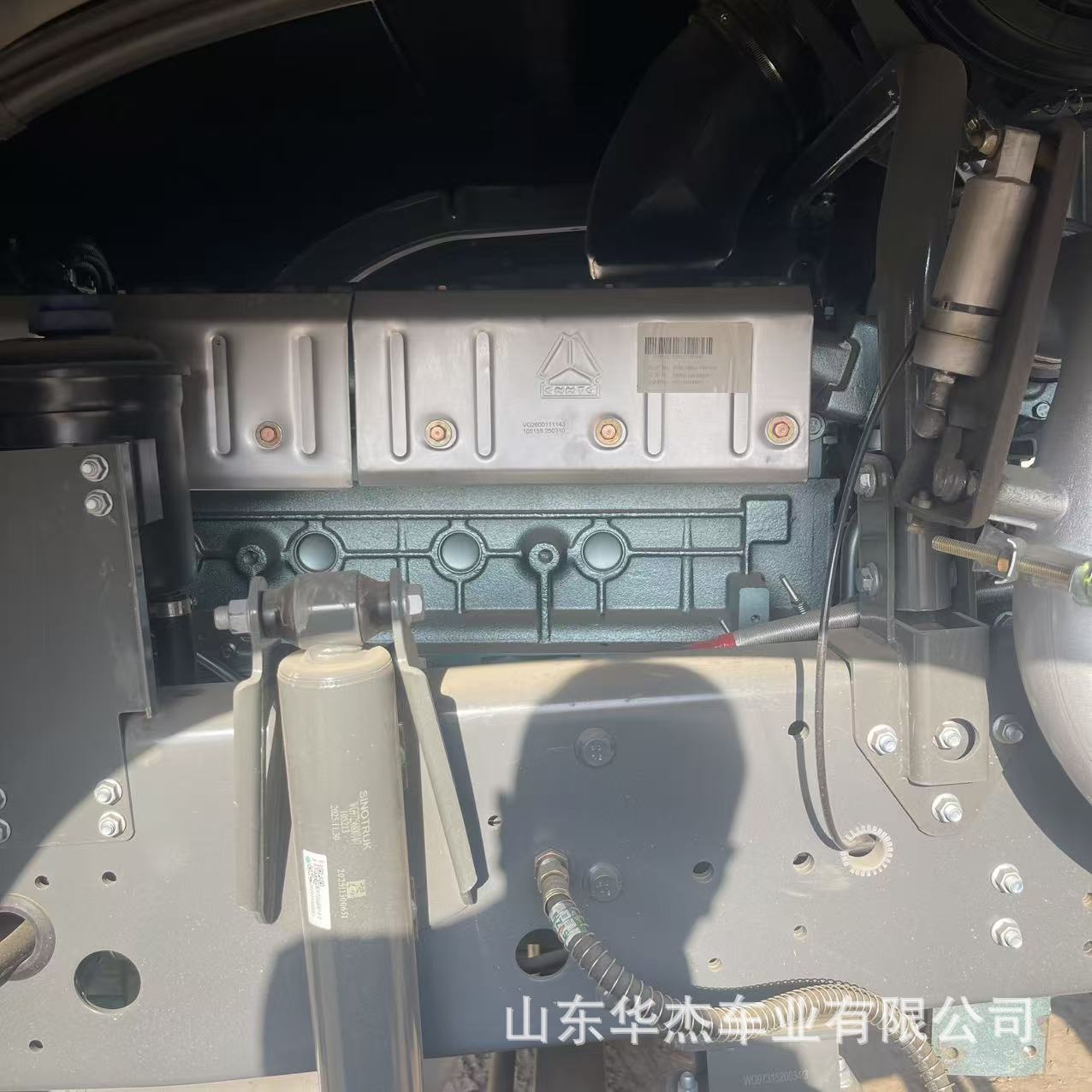 Exported to Africa: Howo Engineering Dump Truck, 6X4 Flatbed Truck, Front Four-Wheel Drive, Rear Eight-Wheel Drive, High-Cabin Transport Truck