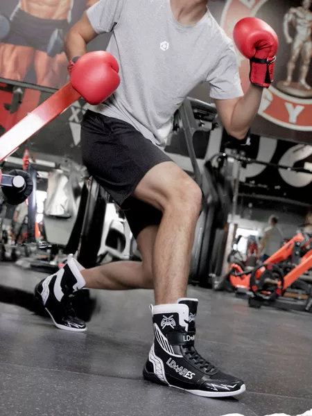 Direct from the manufacturer, new high-top men's training combat wrestling shoes, wear-resistant, non-slip, lightweight boxing shoes