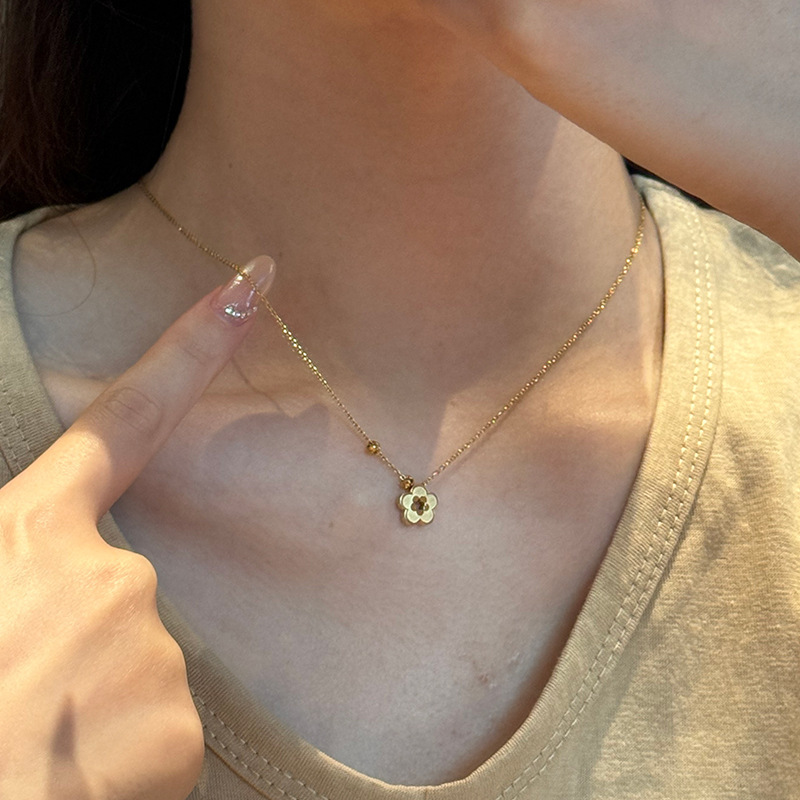 Silin Small Peach Blossom Necklace for Women Titanium Steel Non-Fading Gold Store Same Style Five-Leaf Flower Golden Plum Blossom Clavicle Chain