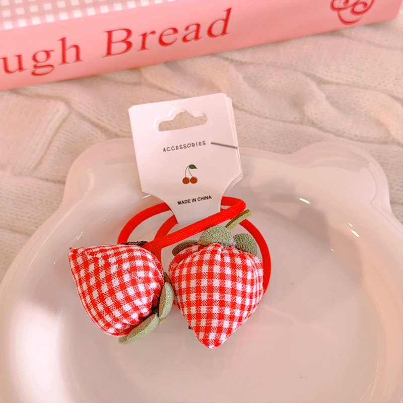 빨간 체크무늬 딸기 2개