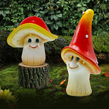 亚马逊新款太阳能蘑菇灯卡通精灵树脂灯发光花园庭院草坪装饰灯