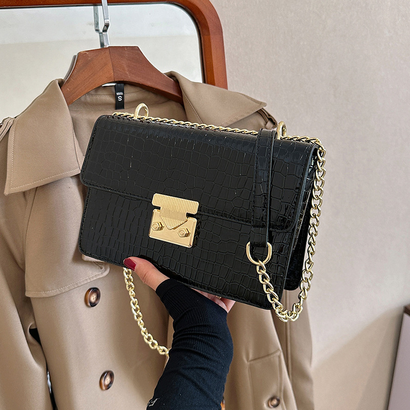 European and American 2023 new small square bag for women, high-end fashion and leisure, new portable one-shoulder cross-body three-dimensional square_voghion.com