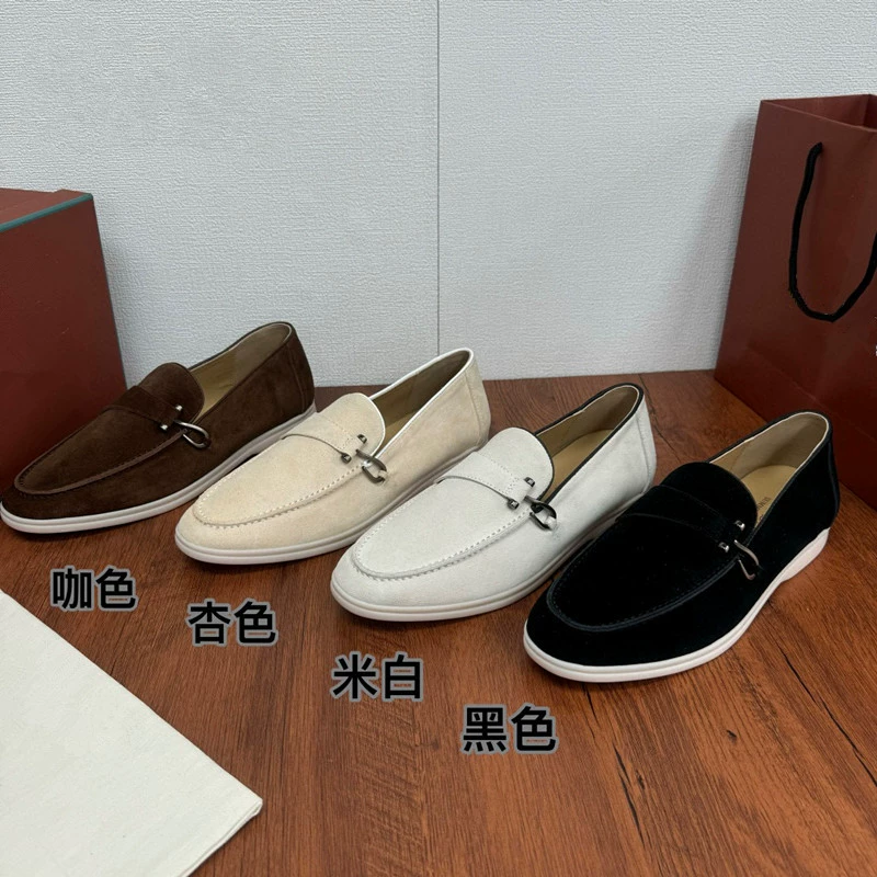 Лоферы в парном стиле, замшевый верх, мягкая и нежная двухслойная повседневная обувь с изысканной толстой нитью и металлической пряжкой.