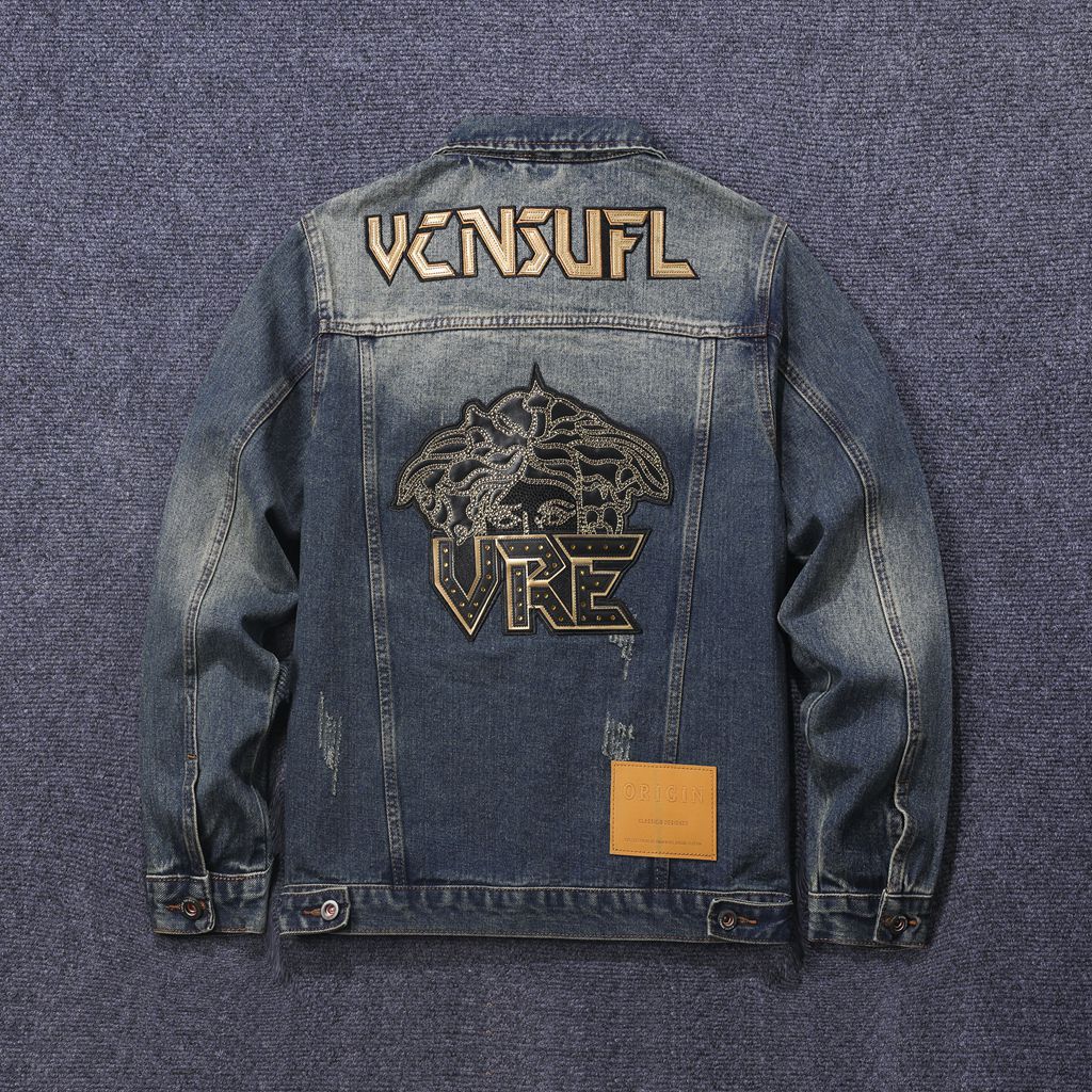Lyxig denimjacka för män i biker-stil med trendig brodyr_voghion.com