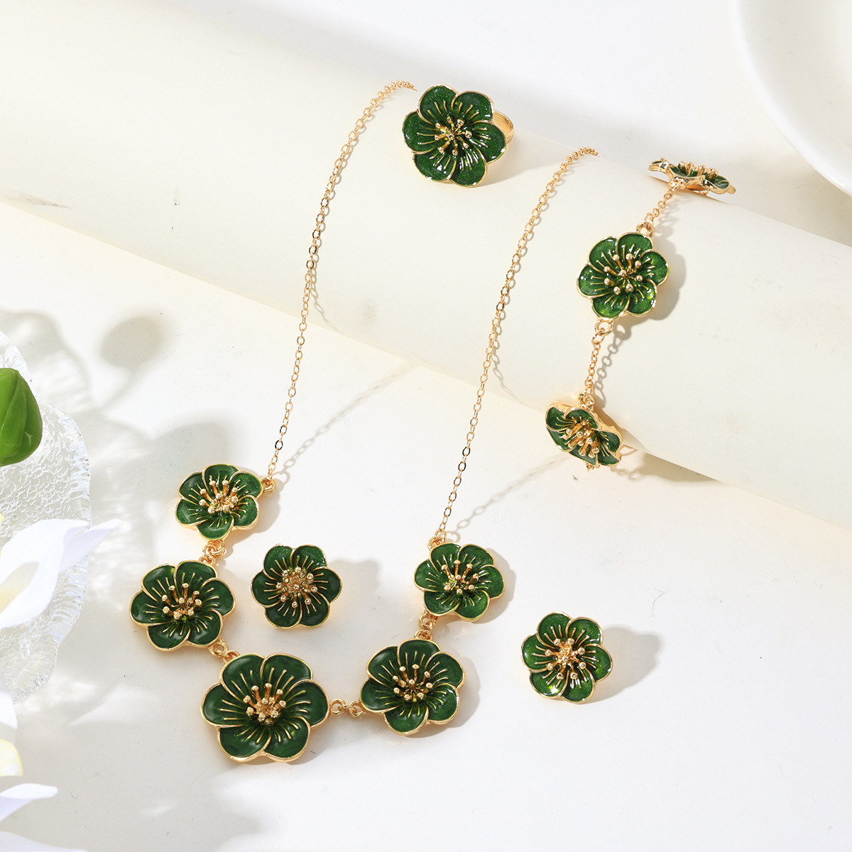 Temperamento transfronterizo europeo y americano Elegante Collar de flores de aceite Pulsera Pendientes Anillo Traje de joyería de estilo palacio retro