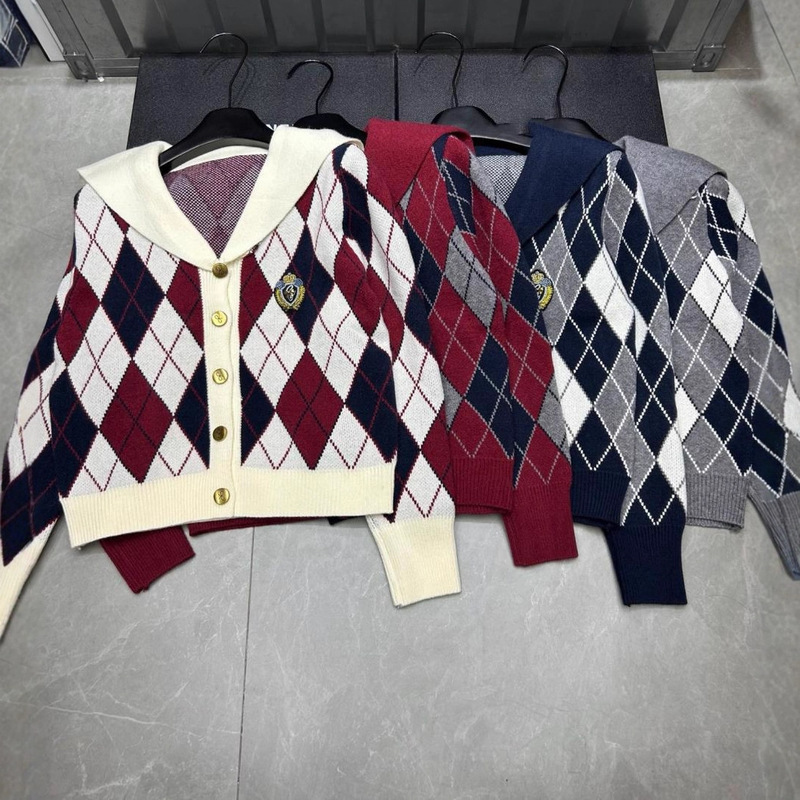 Miu American Retro Preppy Style Quilted Navy Collar Knitted Cardigan Autumn and Winter Style Loose and Versatile Sweater Jacket Miu American Retro Preppy Style Quilted Navy Collar Knitted Cardigan Autumn and Winter Style Loose and Versatile Sweater Jacket