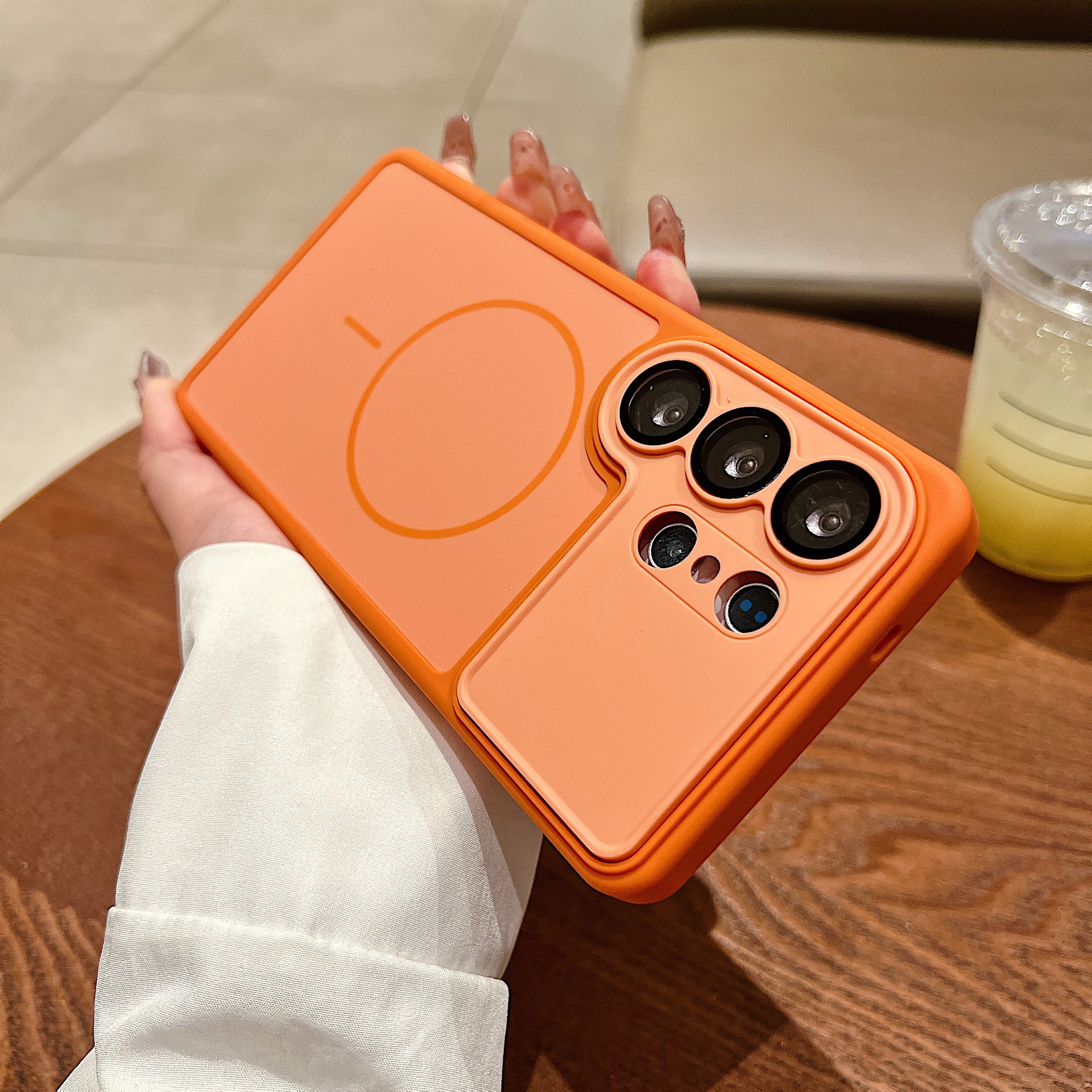 Transfronterizo aplicable Samsung S26ULTRA estuche de teléfono móvil de alto nivel esmerilado color de la piel absorción magnética S26P cubierta de protección contra caídas