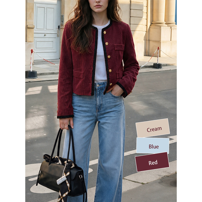 European and American style high-end short jacket with contrasting trim, pocket design, loose fit, slimming effect, long sleeves, and a chic, Chanel-inspired look