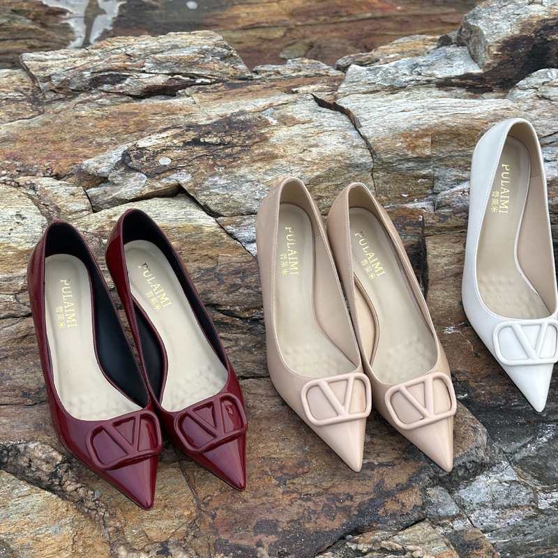 V-Buckle Flats for Women 2025 French Pointed Toe Metal Buckle Shallow Mouth Patent Leather Stiletto Toe Widened High Heels 414243 V-Buckle Flats for Women 2025 French Pointed Toe Metal Buckle Shallow Mouth Patent Leather Stiletto Toe Widened High Heels 414243