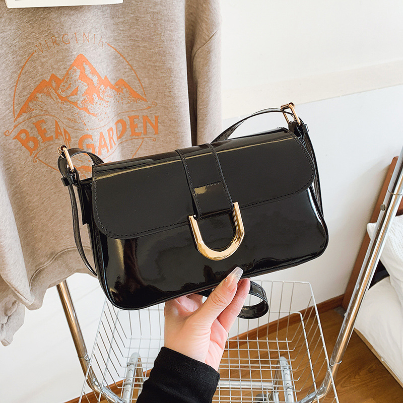 Bolso de alta gama, bolso de axila portátil de moda retro para mujer, bolso de mensajero de un solo hombro, bolso femenino de diseño de nicho de nuevo estilo 2025