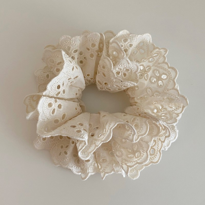 Hair circle-white
