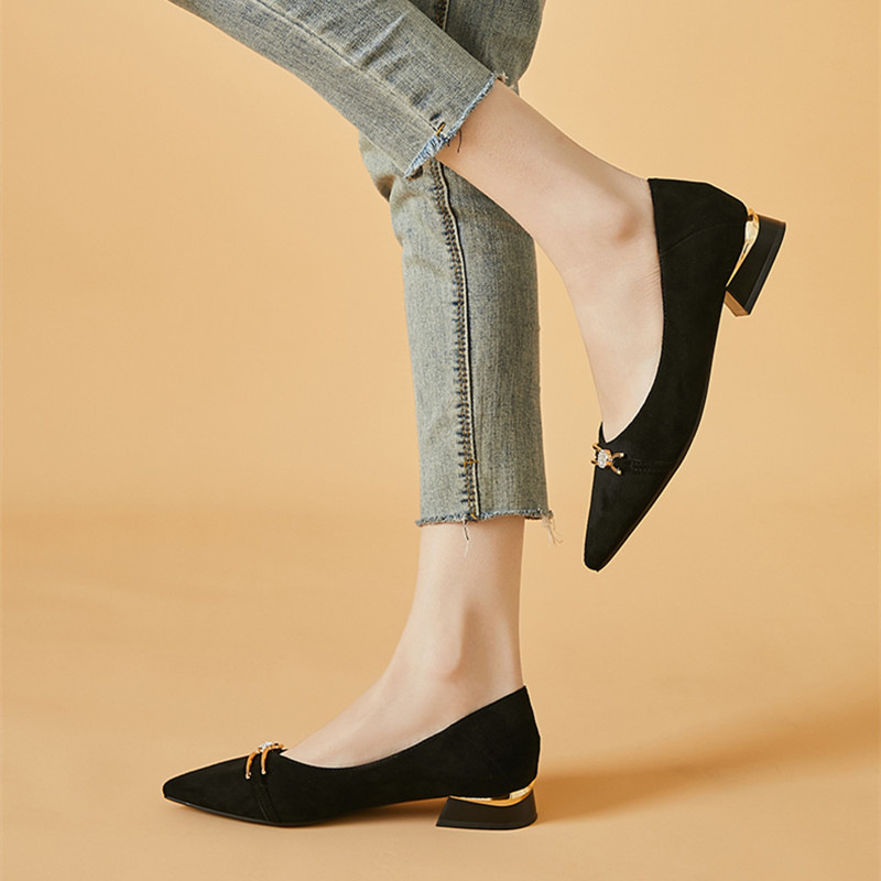 2026 primavera y verano nuevos zapatos de cabeza afilada y superficial damas tiernas zapatos de trabajo de tacones altos negros