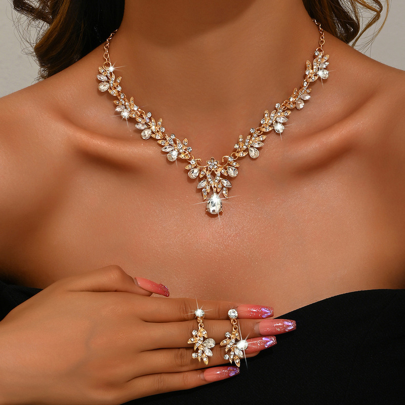 in stock wholesale wedding dress with bridal accessories clavicle necklace earrings two-piece women alloy jewelry set in stock wholesale wedding dress with bridal accessories clavicle necklace earrings two-piece women alloy jewelry set