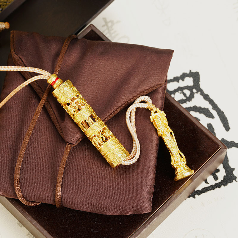 Gufa Sha Bodhisattva de oro Totem hueco Collar de estilo chino se puede abrir y cerrar, significa que los accesorios de Yiwu no se desvanecen durante mucho tiempo
